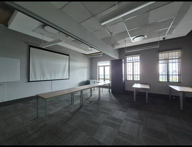 1,606M² OFFICE TO LET IN CRAIGHALL
